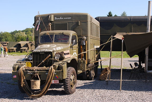 GMC-353-POW-Cab-2