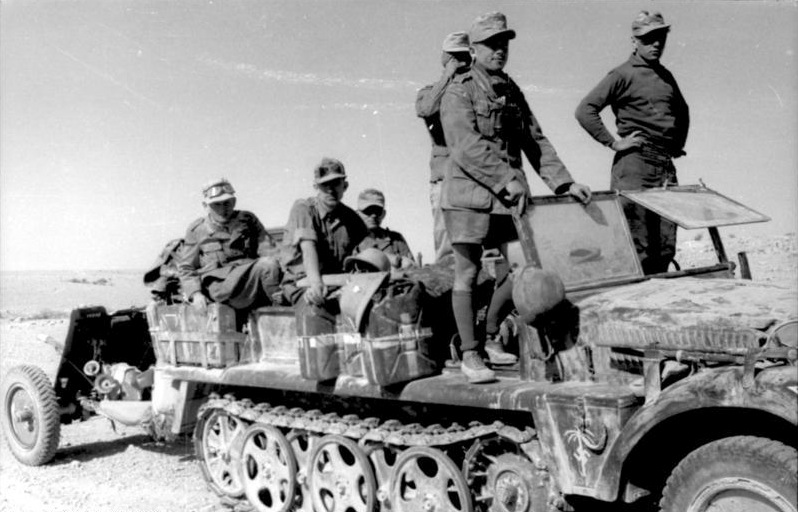 Sdkfz10 towing a pak 36, Afrikakorps 1941